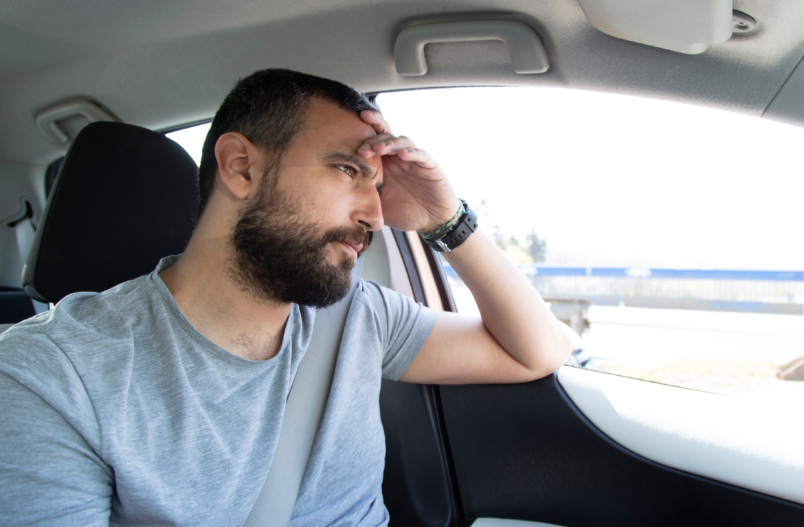 Normálne ma vytrúbil, že stojím na červenú